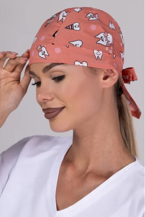 TAG mintás női orvosi sapka – Salmon Teeth Fiesta